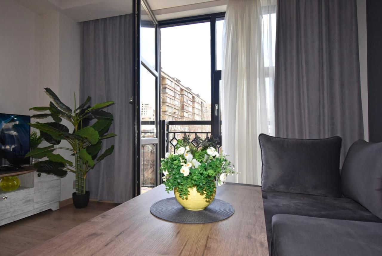 Home4You City Center Apartments يريفان المظهر الخارجي الصورة