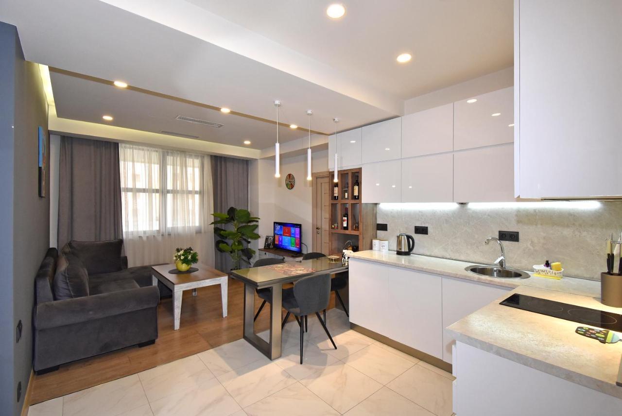Home4You City Center Apartments يريفان المظهر الخارجي الصورة